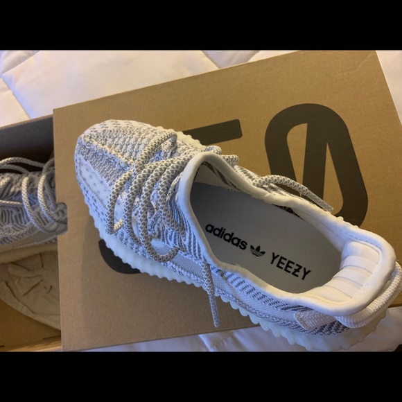 Yeezy 350 - Picture 4 of 4